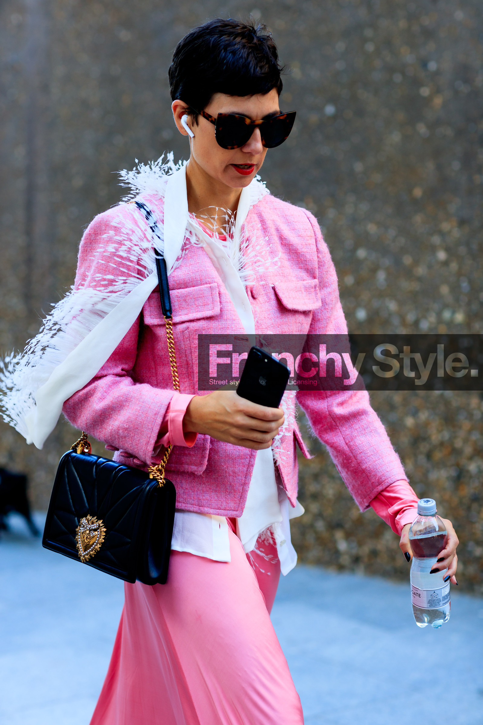 black bag, dolce & gabbana, eva geraldine fontanelli, feathers, iphone, leather bag, pink jacket, pink skirt, short hair, sunglasses, white shirt, fashion week, frenchystyle, FW, jonathan paciullo, street style, LFW, LONDON, SPRING SUMMER 2019, SS 19, vertical, detail, atmosphere details