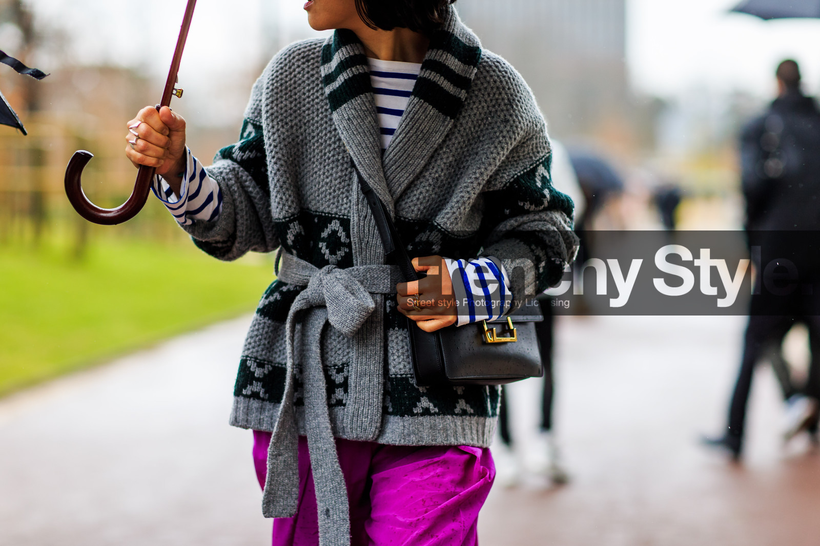 atmosphere details, AUTUMN WINTER 2016-2017, AW 16-17, black bag, detail, FALL WINTER 2016-2017, fashion week, frenchystyle, FW, FW 16-17, grey cardigan, horizontal, jonathan paciullo, leather bag, PARIS, PFW, printed sweater, purple pants, street style, umbrella