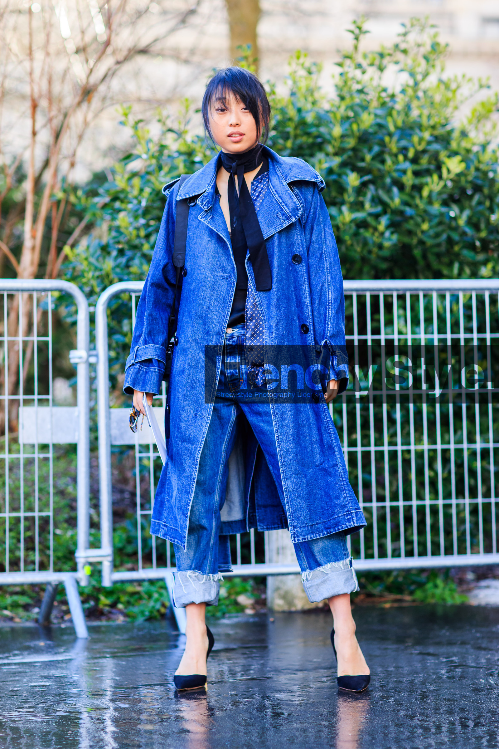 AUTUMN WINTER 2016-2017, AW 16-17, black heels, black scarf, black shoes, blue coat, blue denim, denim coat, denim pants, FALL WINTER 2016-2017, fashion week, frenchystyle, full length, FW, FW 16-17, high heels, jeans, jonathan paciullo, margaret, zhang, PARIS, PFW, street style, suede shoes, trousers, vertical