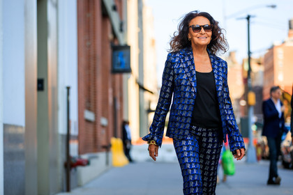 atmosphere details, black top, blazer, blue suit, checked suit, detail, diane von furstenberg, fashion week, frenchystyle, FW, graphic suit, horizontal, jonathan paciullo, NEW YORK, NYFW, printed suit, SPRING SUMMER 2018, SS 18, street style, sunglasses, trousers