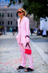 black sandals, celine aagaard, fashion week, frenchystyle, full length, FW, jonathan paciullo, leather bag, NEW YORK, NYFW, pink bag, pink jacket, pink pants, pink suit, SPRING SUMMER 2018, SS 18, street style, tone on tone, total look pink, trousers, vertical
