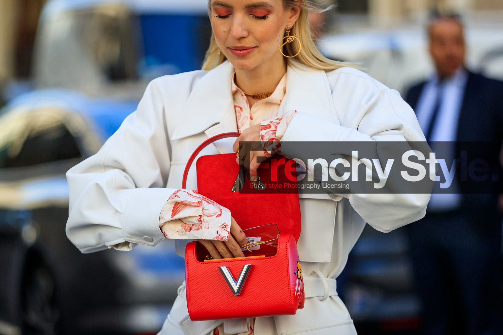 earrings, eyeshadow, leather bag, leonie hanne, louis vuitton, pink bag, pink dress, red bag, white jacket, fashion week, frenchystyle, FW, jonathan paciullo, street style, PFW, PARIS, AUTUMN WINTER 2019-2020, AW 19-20, FALL WINTER 2019-2020, FW 19-20, horizontal, atmosphere details, detail
