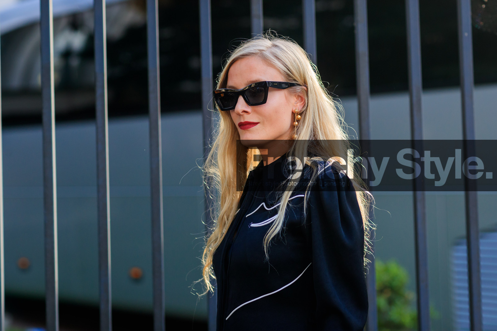 atmosphere details, black dress, céline, detail, earrings, fashion week, frenchystyle, FW, horizontal, jonathan paciullo, long hair, PARIS, PFW, SPRING SUMMER 2018, SS 18, street style, sunglasses, kate foley