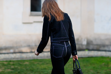 black bag, black denim, denim jacket, denim pants, jeans, leather bag, tone on tone, total look black, trousers, fashion week, frenchystyle, FW, jonathan paciullo, street style, MFW, MILAN, AUTUMN WINTER 2018-2019, FALL WINTER 2018-2019, FW 18-19, horizontal, atmosphere details, model
