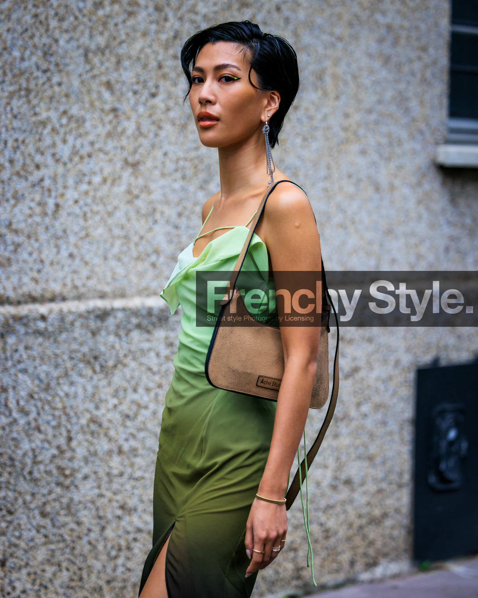 fashion week, frenchystyle, FW, jonathan paciullo, street style, PARIS, PFW, SPRING SUMMER 2024, SS 24, vertical, atmosphere details, detail