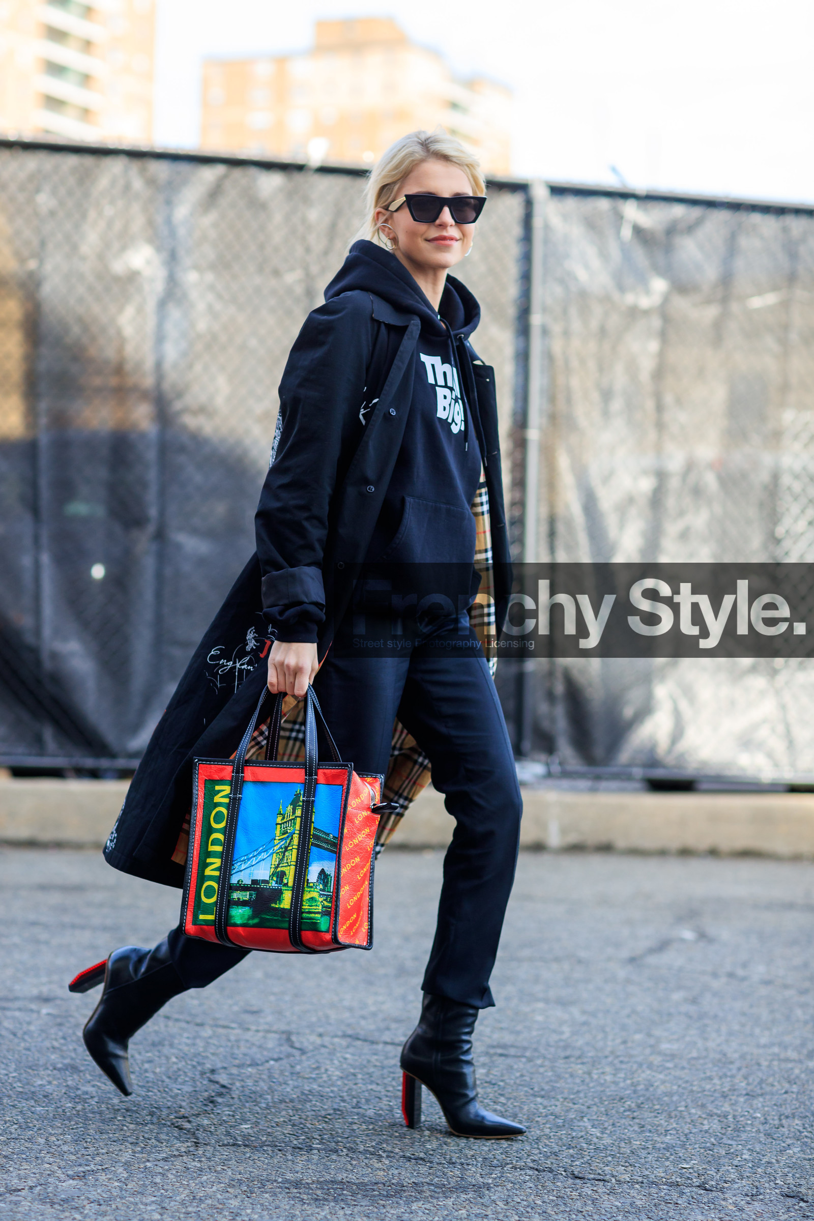 balenciaga, black coat, black pants, black shoes, black sweater, burberry, checked, graphic bag, graphic jacket, high heels, hoodie, leather bag, leather shoes, multicolor bag, plaid, printed bag, printed jacket, red bag, sunglasses, tartan, trench coat, trousers, vêtements, street style, jonathan paciullo, FW, frenchystyle, fashion week, NYFW, NEW YORK, AUTUMN WINTER 2018-2019, AW 18-19, FALL WINTER 2018-2019, FW 18-19, vertical, full length, caro daur