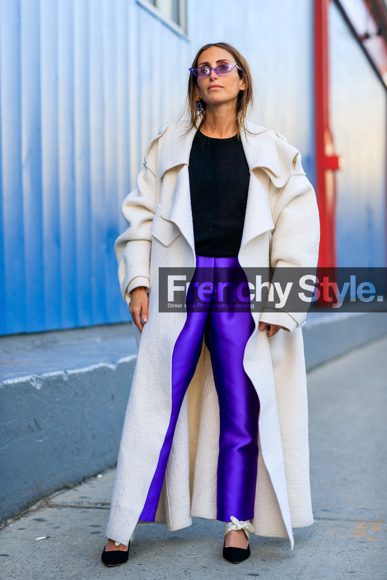 black and white shoes, black shoes, black top, leather shoes, purple pants, sunglasses, trousers, white coat, street style, jonathan paciullo, FW, frenchystyle, fashion week, NYFW, NEW YORK, AUTUMN WINTER 2018-2019, AW 18-19, FALL WINTER 2018-2019, FW 18-19, vertical, full length, chloe loulou de saison