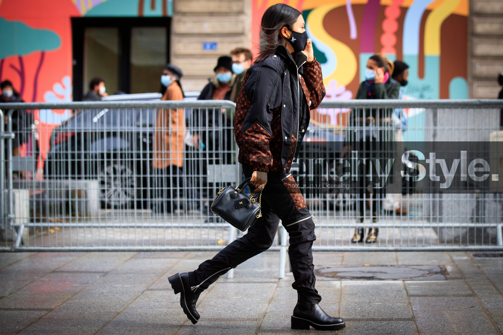peggy gould, black coat, black pants, black leather bag, black leather boots, brown coat, down jacket, zipped coat, monogrammed coat, monogrammed pants, monogrammed bag, chelsea boots, flat boots, hand bag, bowling bag, covid face mask, PARIS, PFW, fashion week, frenchystyle, FW, jonathan paciullo, street style, SPRING SUMMER 2021, SS 21, horizontal, atmosphere details, full length