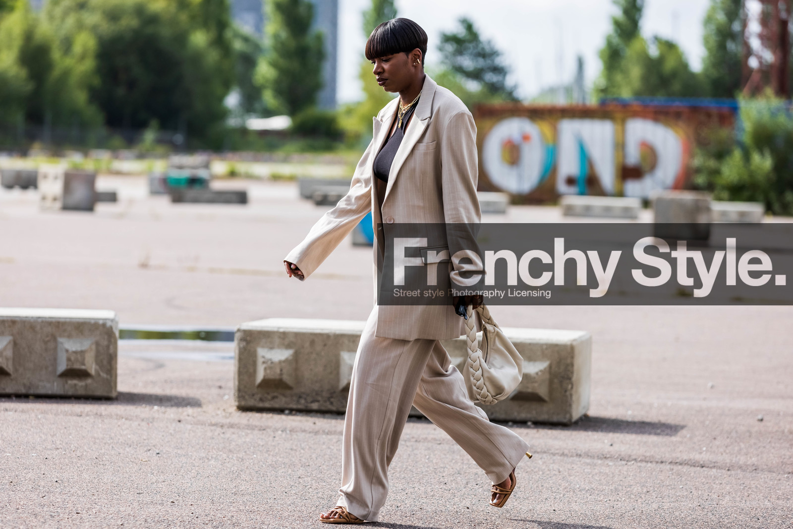 light beige jacket, light beige leather bag, light beige pants, light beige suits, striped jacket, striped pants, striped suits, oversize jacket, oversize pants, oversize suits, hand bag, bottega veneta bag, golden earrings, golden necklace, multi earrings, multi necklace, chain necklace, fashion week, frenchystyle, FW, jonathan paciullo, street style, SPRING SUMMER 2022, SS 22, COPENHAGEN, CPHFW, atmosphere details, horizontal, full length
