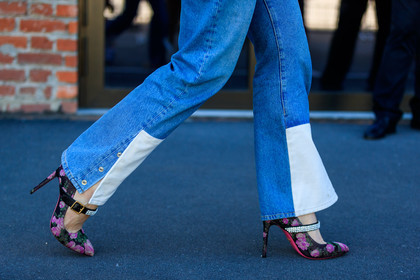 atmosphere details, blue denim, denim pants, detail, fashion week, floral, flowers, frenchystyle, FW, graphic pants, high heels, horizontal, jeans, jonathan paciullo, leather shoes, MFW, MILAN, pink shoes, printed pants, printed shoes, SPRING SUMMER 2018, SS 18, street style, trousers