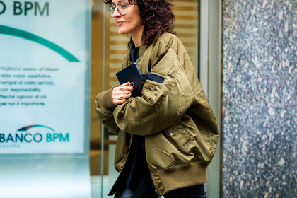 atmosphere details, AUTUMN WINTER 2017-2018, AW 17-18, bomber jacket, detail, FALL WINTER 2017-2018, fashion week, frenchystyle, FW, FW 17-18, green jacket, horizontal, jonathan paciullo, MFW, MILAN, rings, street style, trousers