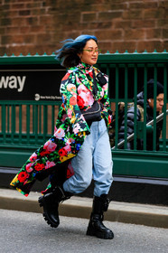 laureen uy, blue hair, dyed hair, floral printed jacket, floral printed coat, floral printed top, light blue jeans, black bag, crossbody bag, prada bag, prada boots, mini bag, ankle bag, pink jacket, pink coat, pink top, green jacket, green coat, green top, multicolor coat, multicolor jacket, multicolor top, turtleneck top, flat boots, laced boots, velvet top, green glasses, fashion week, frenchystyle, FW, jonathan paciullo, street style, NYFW, NEW YORK, AUTUMN WINTER 2020-2021, FALL WINTER 2020-2021, FW 20-21, vertical, full length