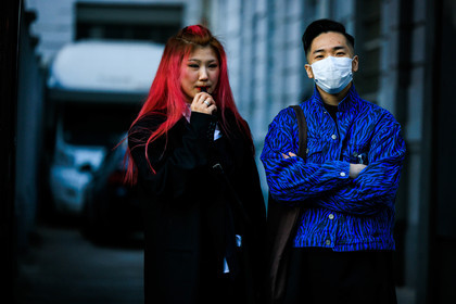 red dyed hair, black jacket, white mask, puffy blue jacket, buttoned jacket, dark denim coat, bomber printed jacket, animal print jacket, tote bag, street style, jonathan paciullo, FW, frenchystyle, fashion week, MFW, MILAN, FALL WINTER 2022_2023, AUTUMN WINTER 2022-2023, FW 22-23, horizontal, atmosphere details