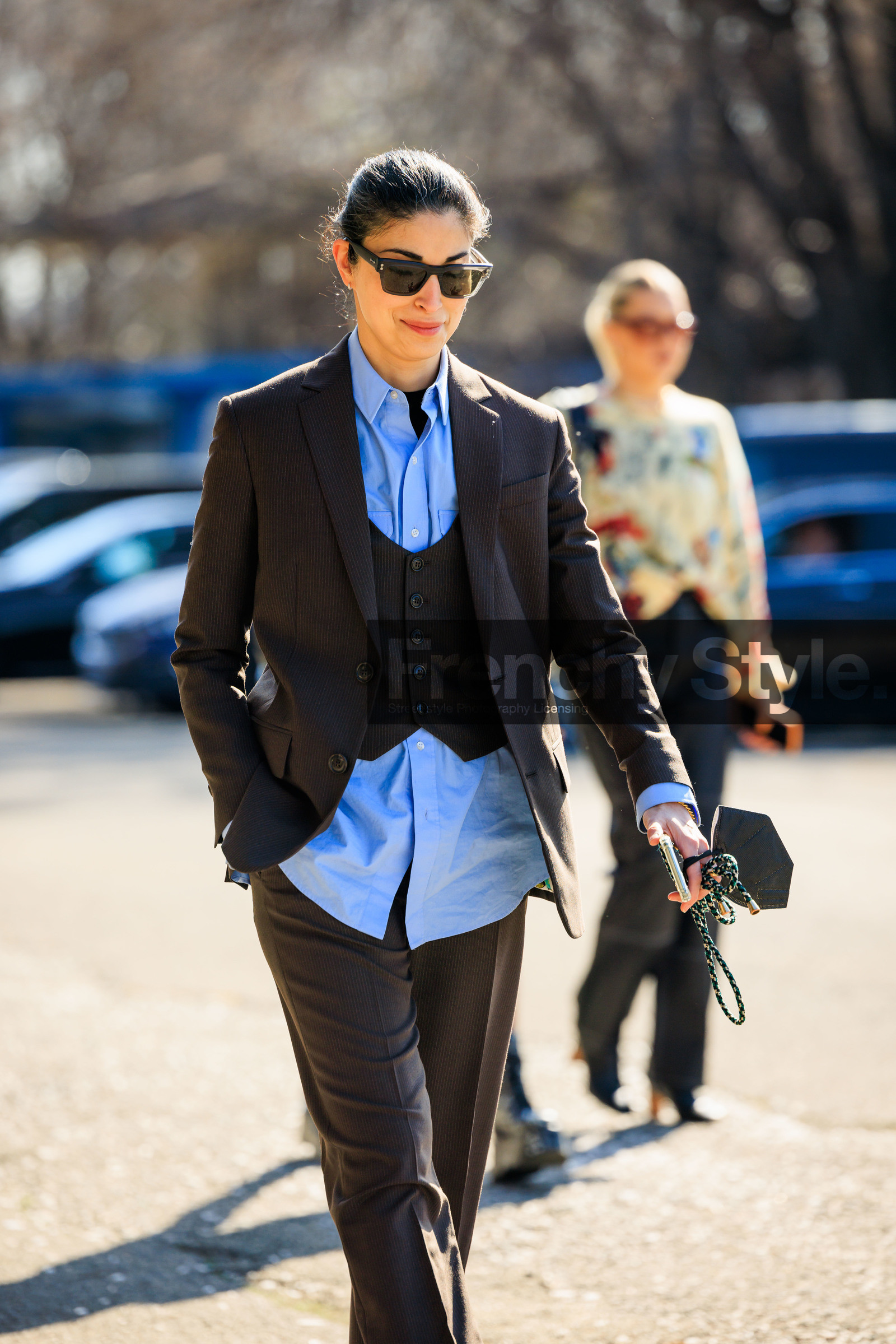 dandy look, sunglasses, brown suit, blue shirt, buttoned vest, caroline issa, fashion week, frenchystyle, FW, jonathan paciullo, street style, vertical, atmosphere details, detail