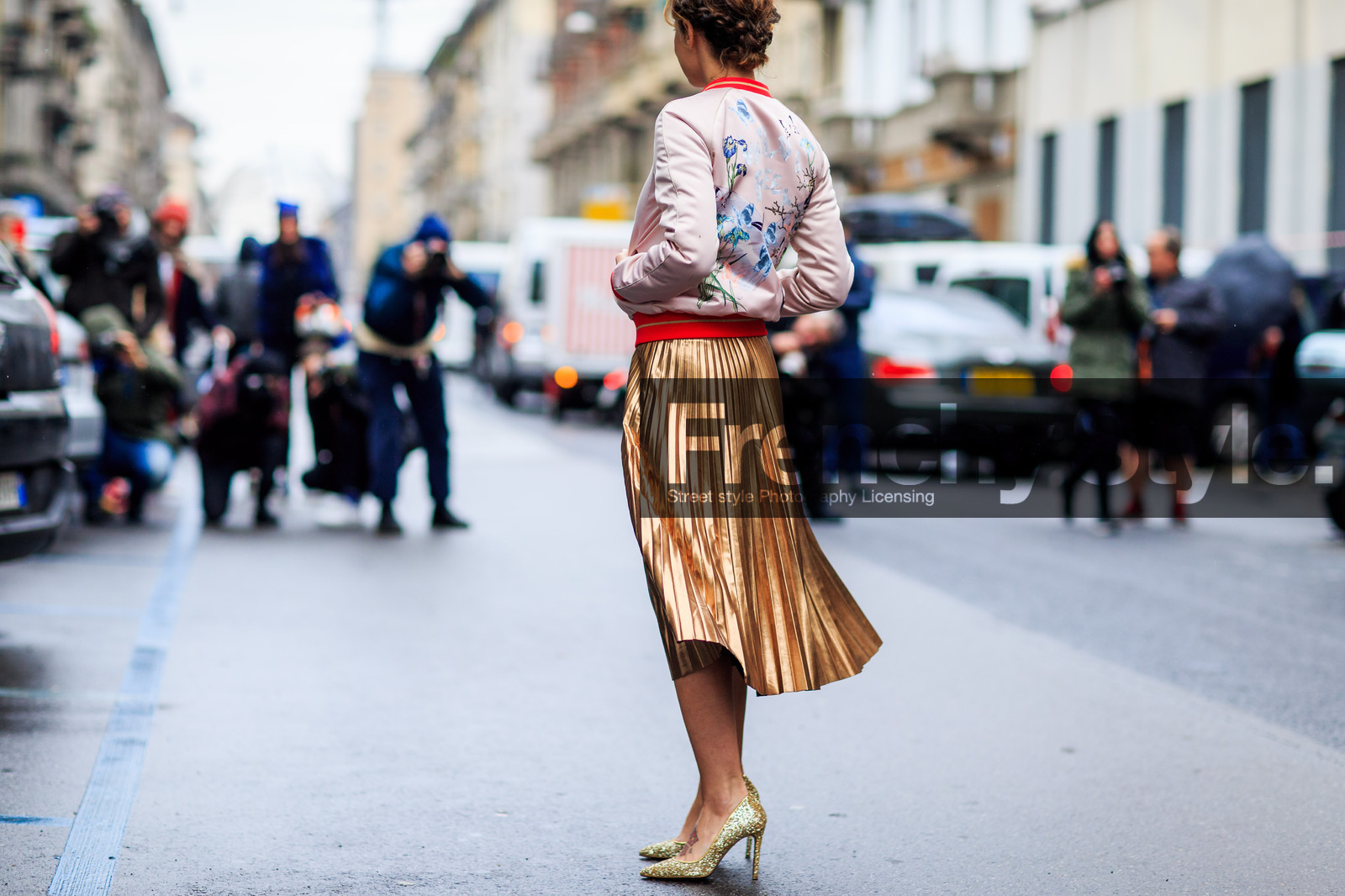 atmosphere details, AUTUMN WINTER 2016-2017, AW 16-17, bomber jacket, detail, embroidered jacket, FALL WINTER 2016-2017, fashion week, floral, flower, frenchystyle, FW, FW 16-17, glitter, golden shoes, golden skirt, gucci, high heels, horizontal, jonathan paciullo, leather shoes, leather skirt, LFW, LONDON, MENSWEAR, metallic skirt, pink jacket, pleated skirt, shiny heels, street style