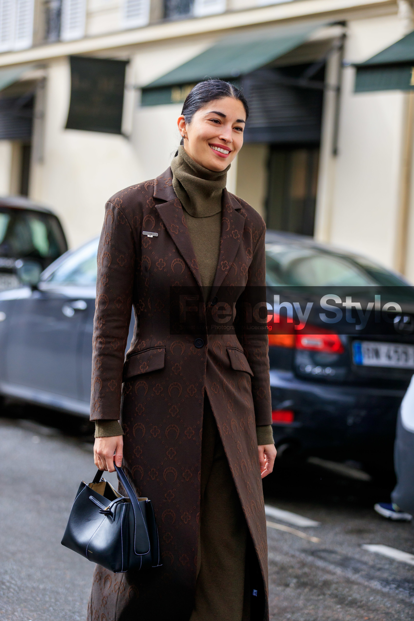 caroline issa, kaki dress, turtleneck dress, long coat, long dress, brown coat, brocart coat, marine serre coat, knit dress, knitwear, black leather bag, hand bag, wandler bag, fashion week, frenchystyle, FW, jonathan paciullo, street style, PFW, PARIS, AUTUMN WINTER 2020-2021, FALL WINTER 2020-2021, FW 20-21, vertical, atmosphere details, detail