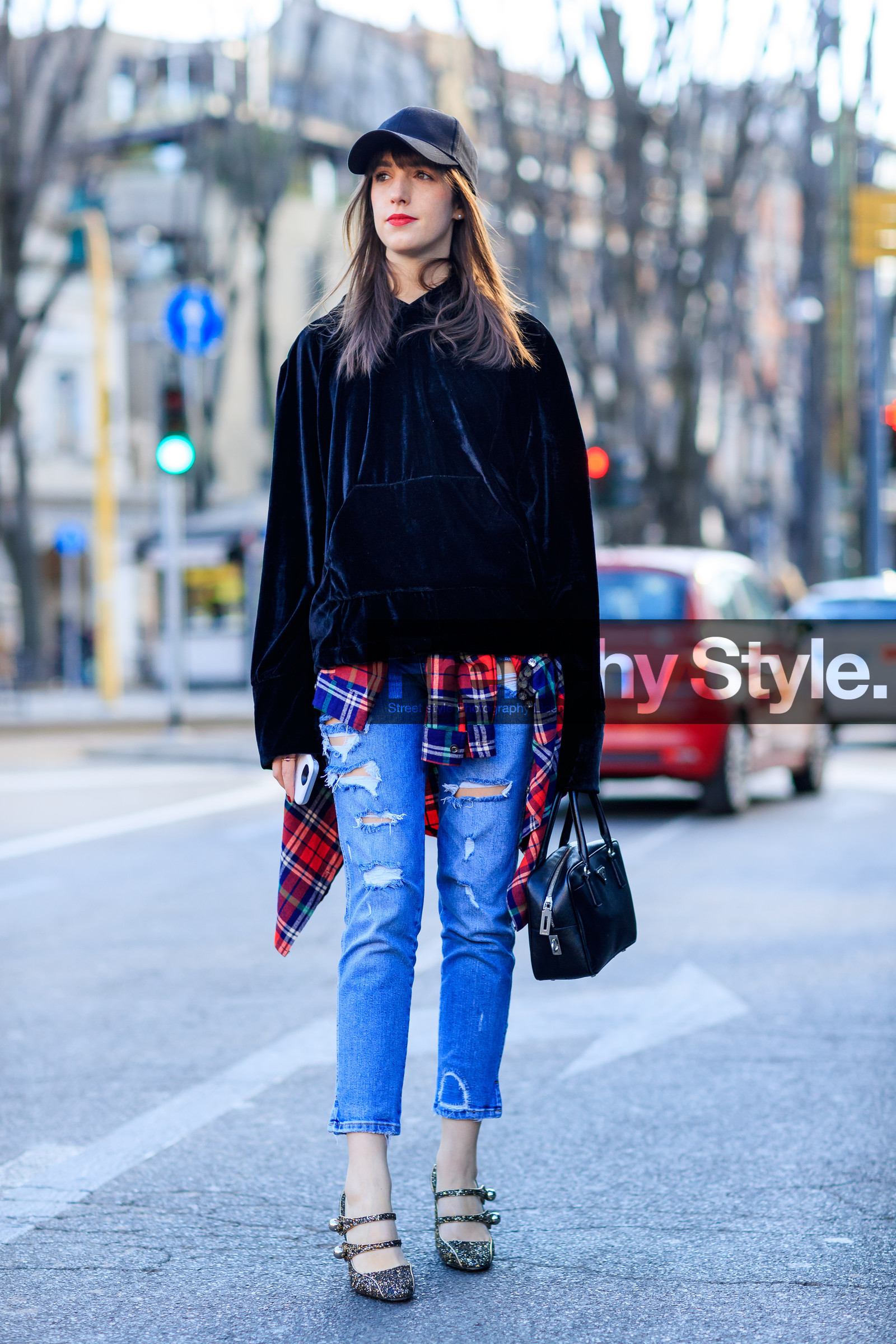 AUTUMN WINTER 2017-2018, AW 17-18, babies, black bag, black cap, black sweater, blue denim, checked shirt, denim pants, FALL WINTER 2017-2018, fashion week, frenchystyle, full length, FW, FW 17-18, graphic shirt, high heels, jeans, jonathan paciullo, leather bag, leather shoes, MFW, MILAN, plaid, prada, printed shirt, red shirt, shiny shoes, silver shoes, street style, tied up shirt, trousers, velvet, vertical