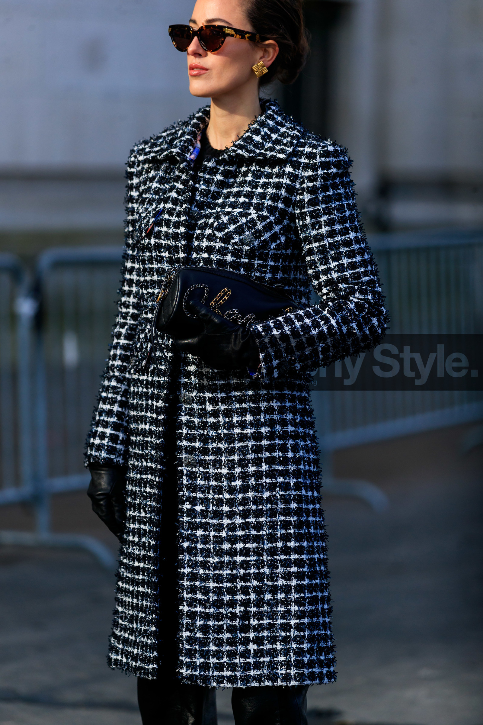 sylvia haghjoo, scale sunglasses, bottega veneta sunglasses, butterfly sunglasses, golden earrings, grey coat, black coat, checked coat, tweed coat, fringe coat, black leather clutch, black leather gloves, logo earrings, square shape earrings, letter embroidered bag, letter embroidered clutch, chanel bag, chanel clutch, chanel coat, chanel earrings, fashion week, frenchystyle, FW, jonathan paciullo, street style, PFW, PARIS, vertical, atmosphere details, detail