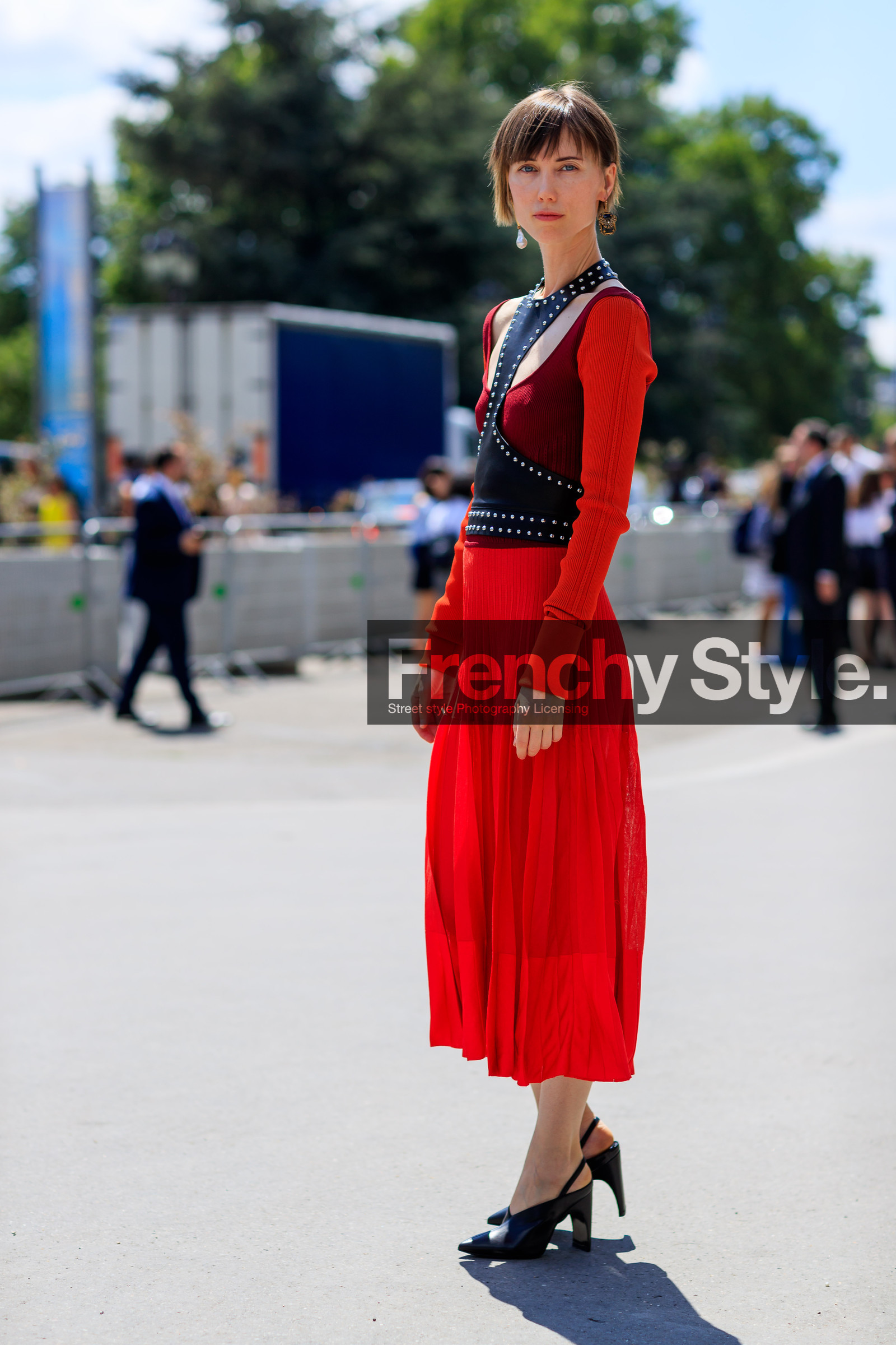 black shoes, bordeaux, burgundy, harness, high heels, leather shoes, pleats, red dress, studs, fashion week, frenchystyle, FW, jonathan paciullo, street style, PFW, PARIS, vertical, full length, AUTUMN WINTER 2018-2019, FALL WINTER 2018-2019, FW 18-19, vika gazinskaya