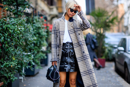atmosphere details, AUTUMN WINTER 2017-2018, AW 17-18, beige coat, black bag, black skirt, checked coat, detail, FALL WINTER 2017-2018, fashion week, frenchystyle, FW, FW 17-18, graphic coat, graphic jacket, horizontal, jonathan paciullo, leather bag, leather skirt, MFW, MILAN, plaid, printed coat, printed jacket, street style, sunglasses, vanessa hong, varnished leather, vinyl, white t shirt