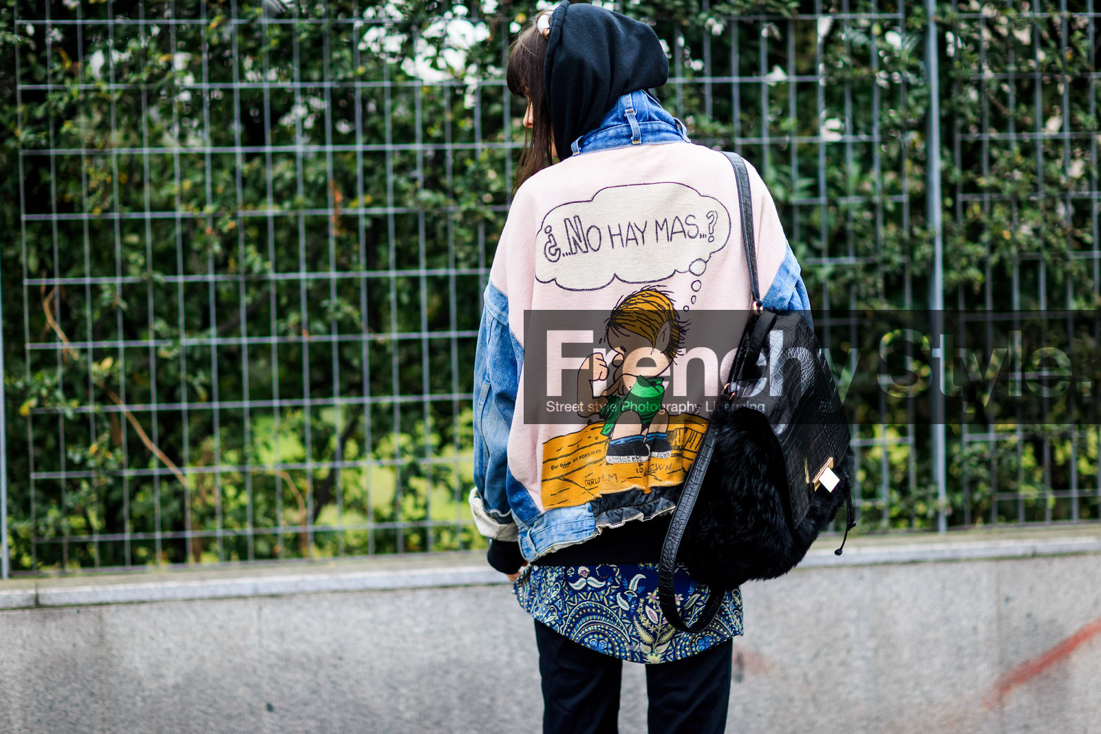 atmosphere details, AUTUMN WINTER 2016-2017, AW 16-17, black bag, black denim, black sweater, blue denim, blue shirt, cartoon, dark lips, denim jacket, denim pants, detail, drawings, embroidered jacket, FALL WINTER 2016-2017, fashion week, frenchystyle, FW, FW 16-17, headphones, hoodie, horizontal, jeans, jonathan paciullo, leather backpack, LFW, LONDON, long hair, MENSWEAR, model, paisley, printed shirt, street style, trousers