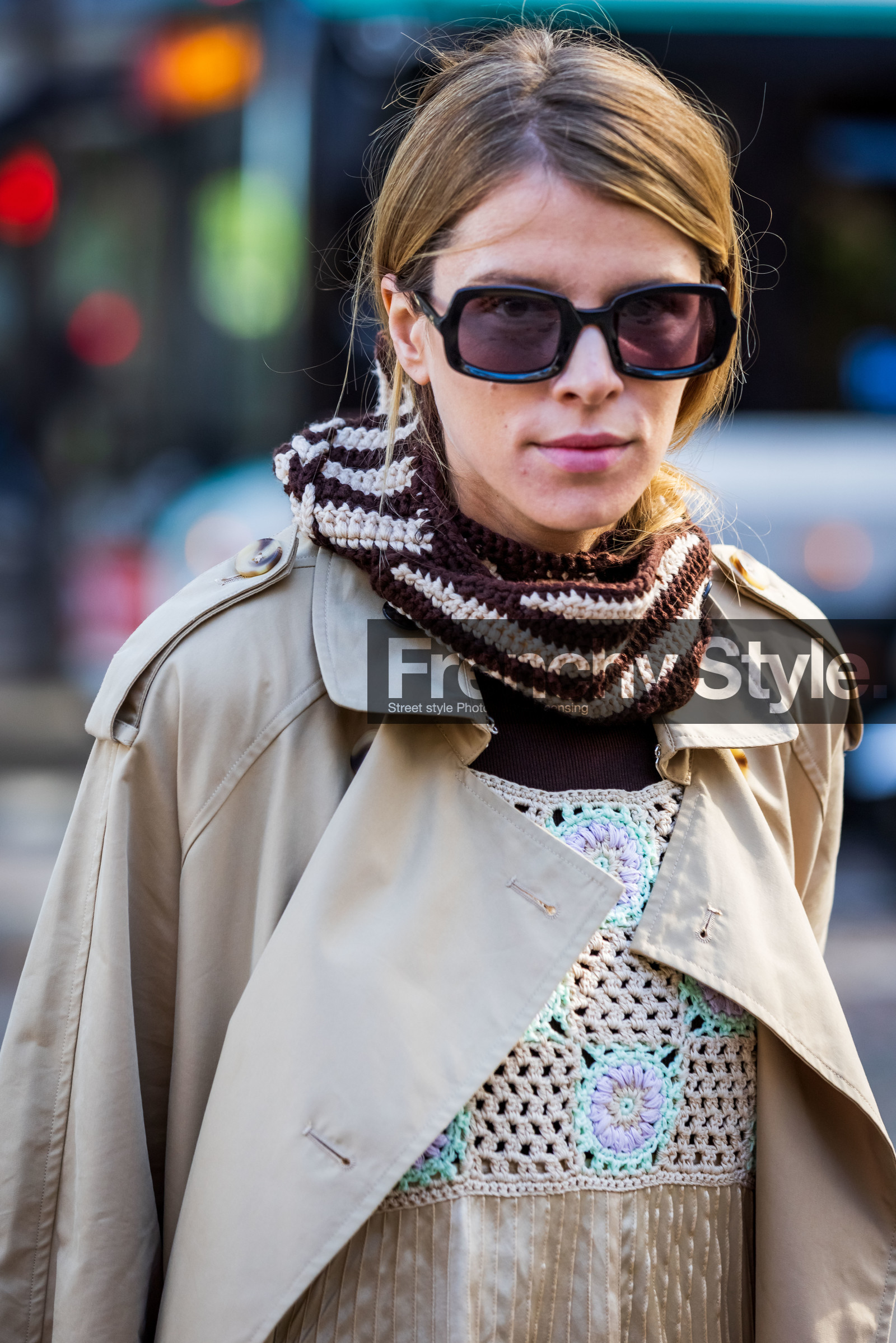 beige dress, beige scarf, beige trenchcoat, black sunglasses, brown scarf, crochet, crochet scarf, dress, Monica de la Villardière, scarf, sunglasses, trenchcoat, fashion week, frenchystyle, FW, jonathan paciullo, street style, PFW, PARIS, SPRING SUMMER 2022, SS 22, vertical, atmosphere details