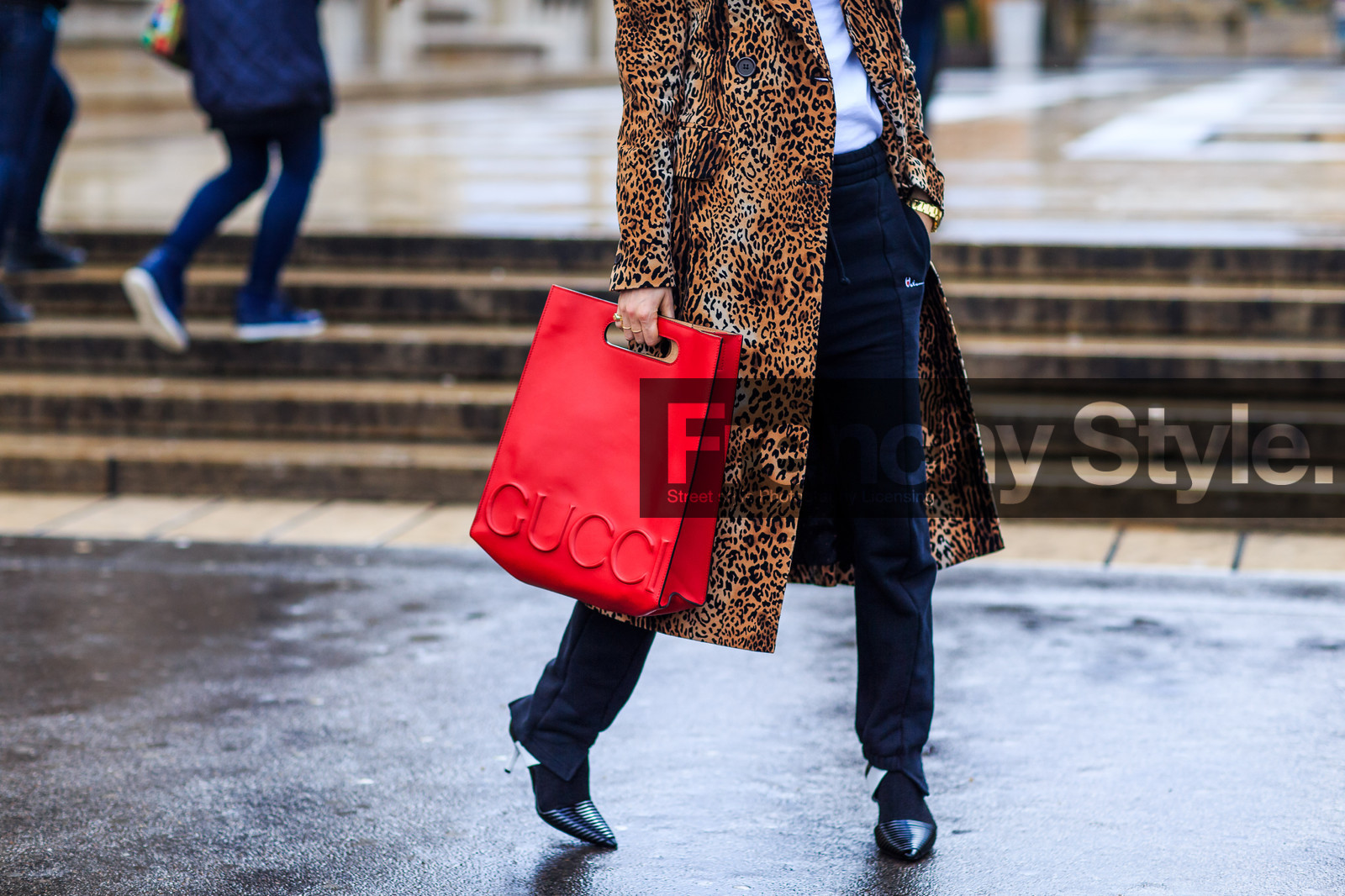 animal print, atmosphere details, AUTUMN WINTER 2016-2017, AW 16-17, black pants, black shoes, detail, FALL WINTER 2016-2017, fashion week, frenchystyle, FW, FW 16-17, gucci, horizontal, jonathan paciullo, leather bag, leather shoes, leopard coat, leopard print, louis vuitton, PARIS, PFW, red bag, street style, sweatpants, vêtements