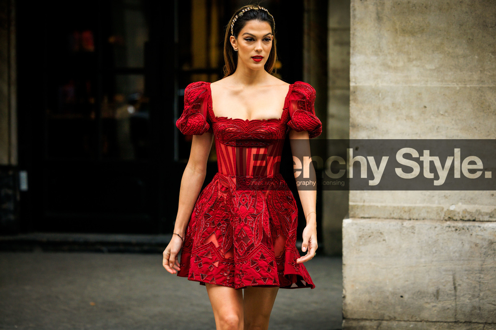 red dress, mini dress, red lips, golden tiara, head accesorie, embroidered dress, fashion week, frenchystyle, FW, jonathan paciullo, street style, PARIS, PFW, SPRING SUMMER 2022, SS 22, atmosphere details, detail, horizontal, iris mittenaere
