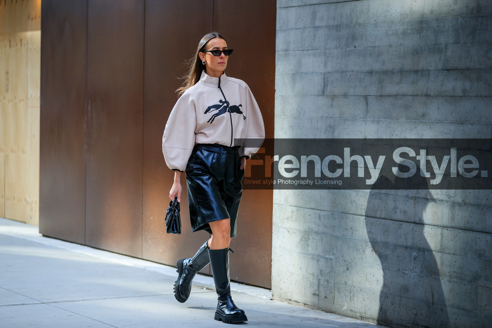 alice & j.s, alice barbier, longchamps bag, beige leather jacket, zipped jacket, animal print jacket, black leather boots, black leather bermuda shorts, black leather jacket, balloon sleeves, flat boots, chelsea boots, big sole boots, high boots, longchamps jacket, longchamps look, fashion week, frenchystyle, FW, jonathan paciullo, street style, AUTUMN WINTER 2020-2021, FALL WINTER 2020-2021, FW 20-21, horizontal, atmosphere details, full length, NYFW, NEW YORK