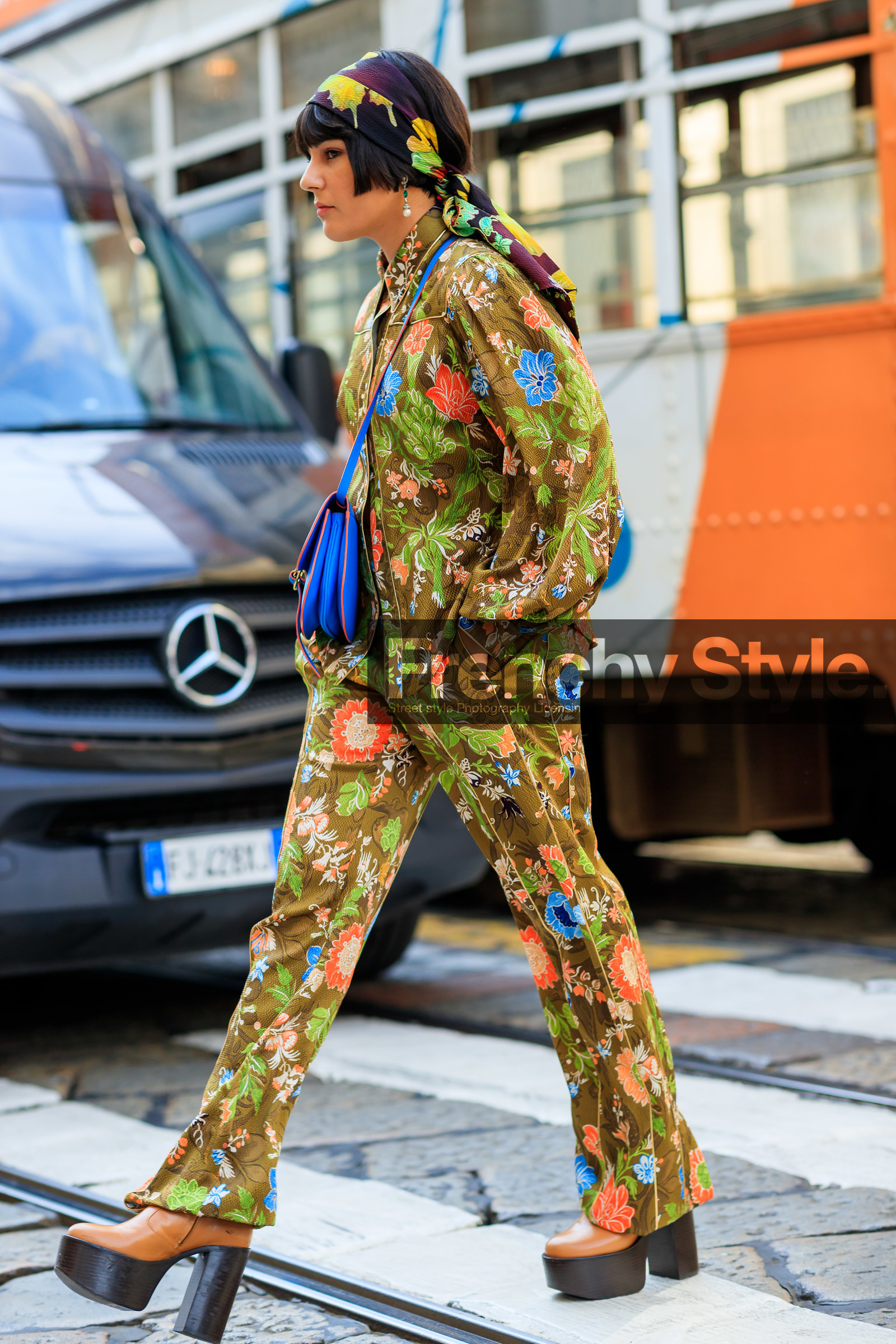 maria bernad, floral printed shirt, floral printed pants, floral print total look, silk shirt, silk pants, silk scarf, floral printed scarf, loose shirt, loose pants, pyjama look, brown shirt, brown pants, crossbody bag, blue leather bag, peter pilotto bag, platform shoes, camel leather shoes, wooden heels shoes, fashion week, frenchystyle, FW, jonathan paciullo, street style, MFW, MILAN, SPRING SUMMER 2020, SS 20