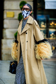 Véronique Tristram, beige trench coat, feather details, feather details jacket, feather sleeves, black glasses, aviator glasses, covid face mask, fashion week, frenchystyle, FW, jonathan paciullo, street style, PFW, PARIS, SPRING SUMMER 2021, SS 21, vertical, atmosphere details, detail