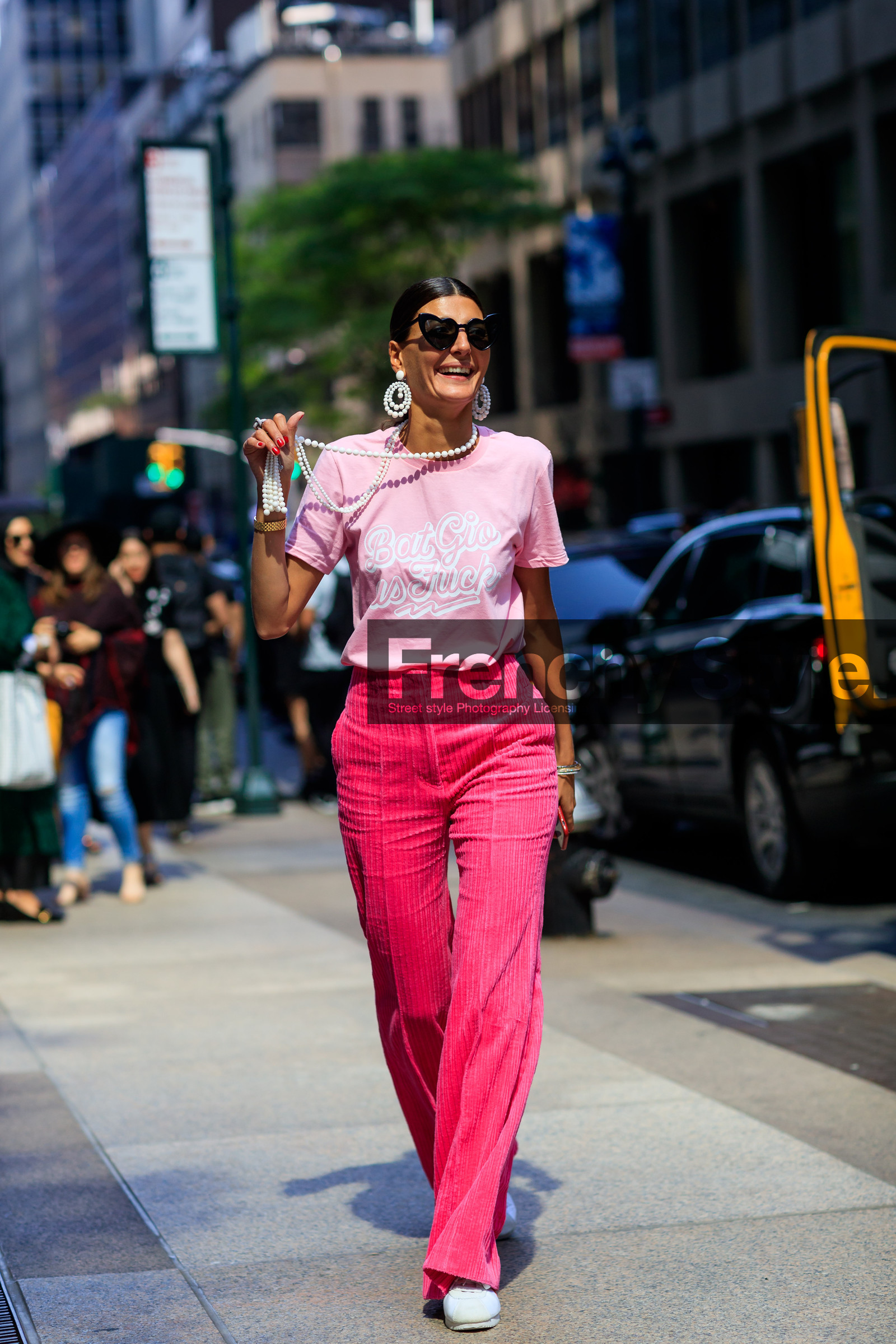 corduroy, fashion week, frenchystyle, full length, fun sunglasses, FW, giovanna battaglia, jonathan paciullo, leather bag, leather shoes, NEW YORK, NYFW, pink bag, pink pants, pink t shirt, printed t shirt, SPRING SUMMER 2018, SS 18, street style, sunglasses, trousers, vertical