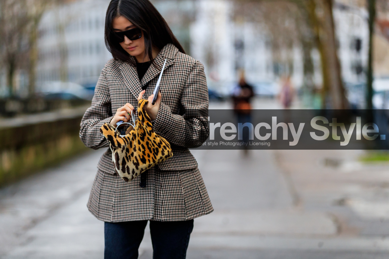 black denim, blazer, brown jacket, checked, denim pants, fur bag, graphic bag, graphic jacket, houndstooth pattern, jeans, leather bag, leopard, plaid, printed bag, printed jacket, sunglasses, trousers, street style, jonathan paciullo, FW, frenchystyle, fashion week, PFW, PARIS, AUTUMN WINTER 2018-2019, FALL WINTER 2018-2019, FW 18-19, horizontal, atmosphere details, justine lee