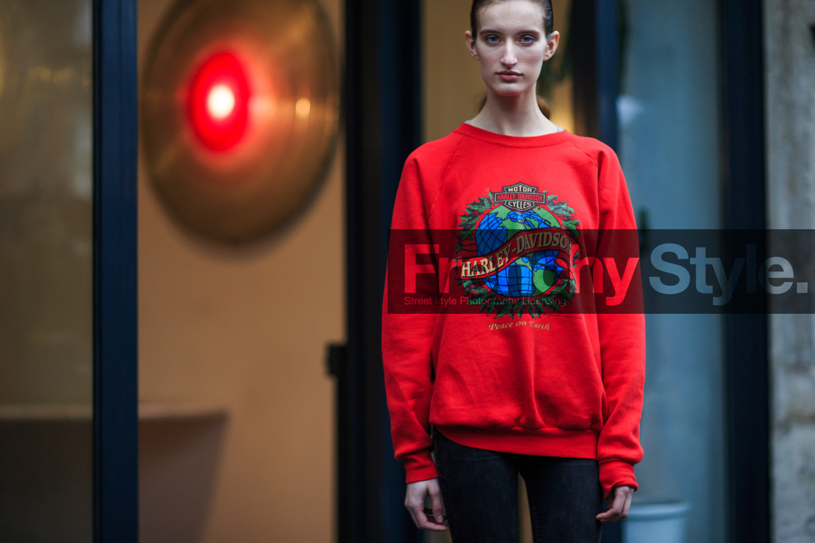 atmosphere details, AUTUMN WINTER 2016-2017, AW 16-17, detail, embroidered sweater, FALL WINTER 2016-2017, fashion week, frenchystyle, FW, FW 16-17, horizontal, jonathan paciullo, LFW, LONDON, MENSWEAR, model, printed sweater, red sweater, street style