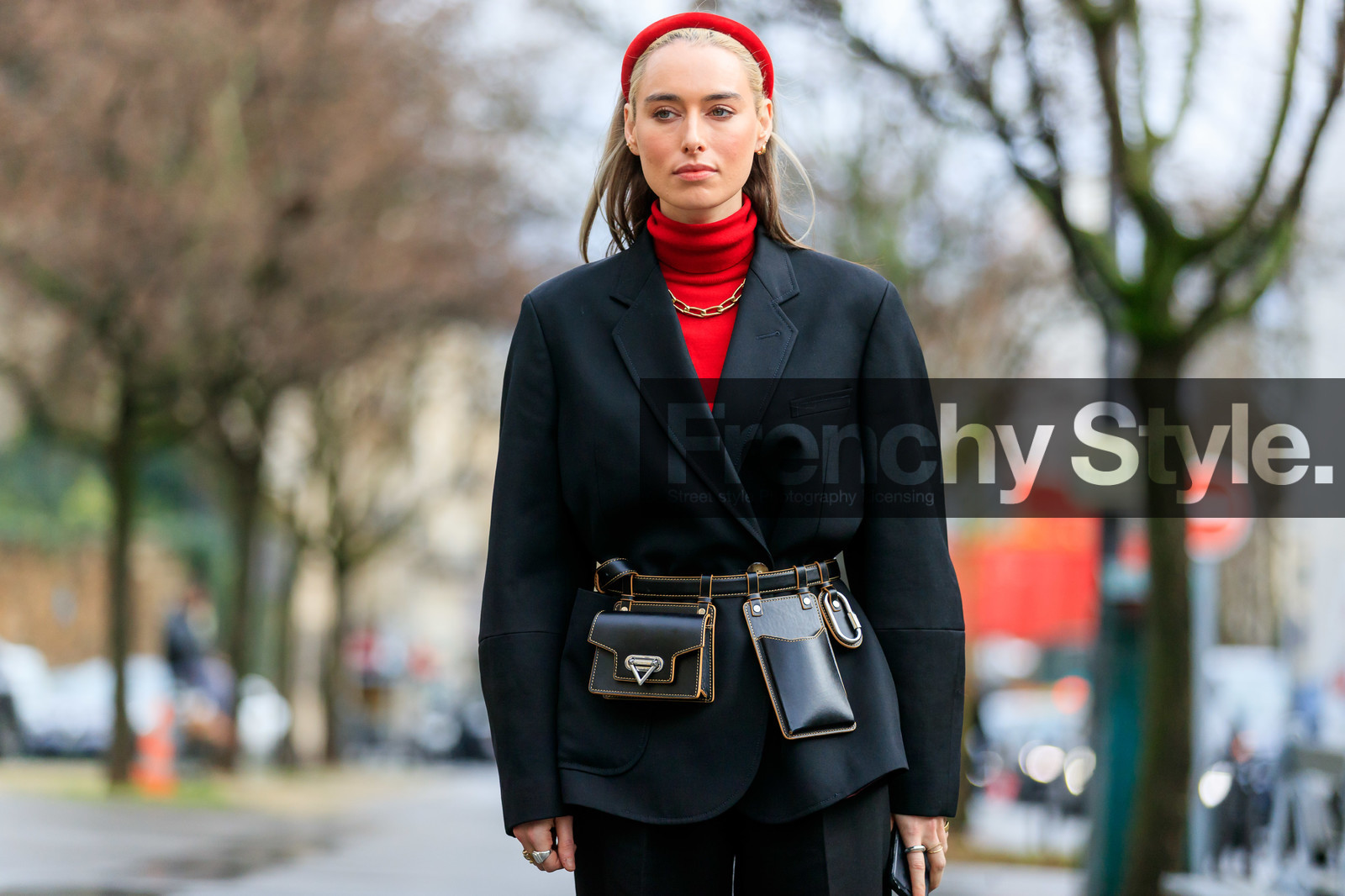 flora macdonald johnston, red headband, red pullover, turtleneck pullover, black jacket, black pants, black suits, black leather bag, black leather belt, belt bag, belted jacket, multi pocket bag, multi bag, velvet headband, fashion week, frenchystyle, FW, jonathan paciullo, street style, PFW, PARIS, AUTUMN WINTER 2020-2021, FALL WINTER 2020-2021, FW 20-21, horizontal, detail, atmosphere details