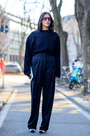 AUTUMN WINTER 2017-2018, AW 17-18, beige shoes, black pants, black sweater, chanel, FALL WINTER 2017-2018, fashion week, frenchystyle, full length, FW, FW 17-18, gilda ambrosio, jonathan paciullo, leather shoes, MFW, MILAN, street style, sunglasses, tone on tone, total look black, trousers, vertical