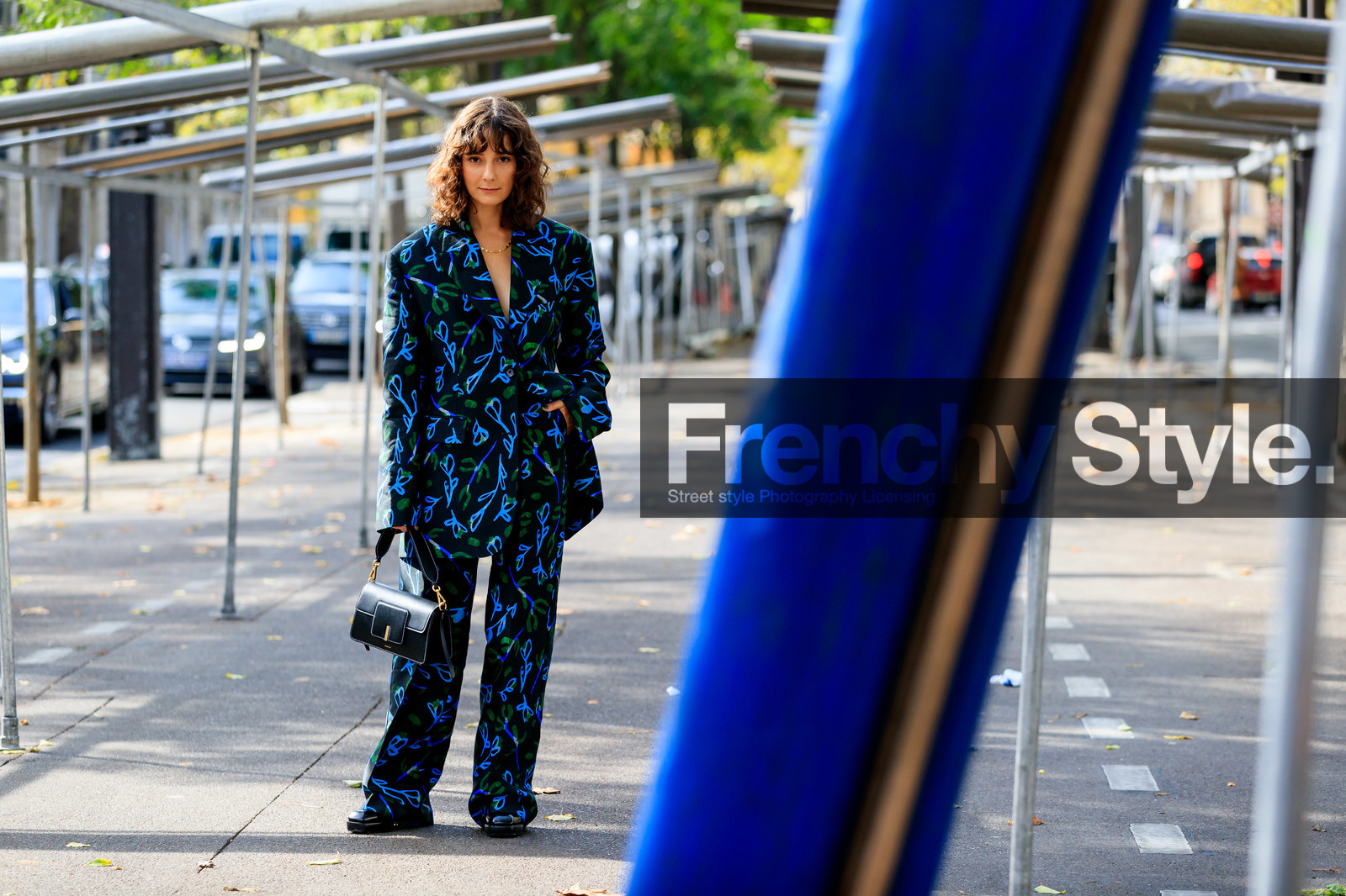 alyssa coscarelli, blue jacket, blue pants, blue suits, green jacket, green pants, green suits, oversize jacket, oversize pants, oversize suits, printed jacket, printed pants, printed suits, black leather bag, wandler bag, fashion week, frenchystyle, FW, jonathan paciullo, street style, SPRING SUMMER 2020, SS 20, PFW, PARIS, horizontal, full length