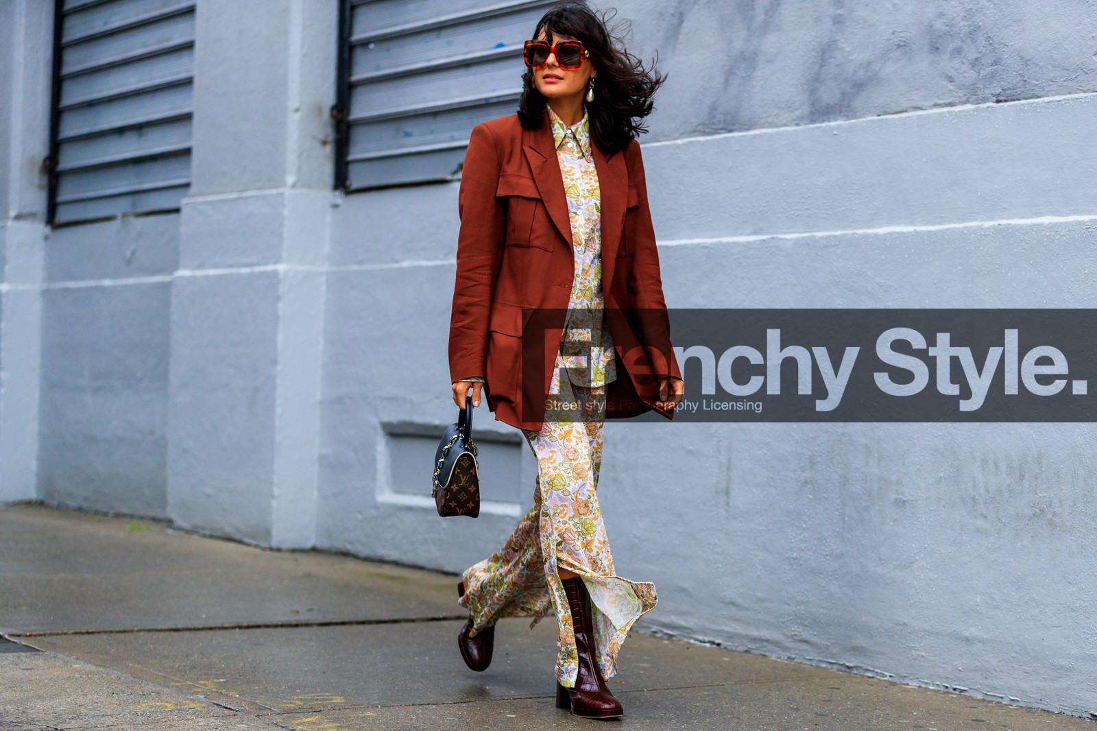 bordeaux, brown bag, burgundy, floral, flowers, graphic bag, graphic pants, graphic shirt, high heels, leather bag, leather shoes, louis vuitton, maria bernad, monogram, printed bag, printed pants, printed shirt, red jacket, red shoes, sunglasses, trousers, white pants, street style, jonathan paciullo, FW, frenchystyle, fashion week, NYFW, NEW YORK, SPRING SUMMER 2019, SS 19, atmosphere details, horizontal, full length