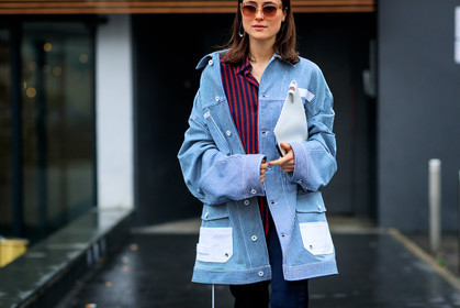 atmosphere details, AUTUMN WINTER 2017-2018, AW 17-18, blue jacket, detail, earrings, FALL WINTER 2017-2018, fashion week, frenchystyle, FW, FW 17-18, horizontal, jonathan paciullo, lena lademann, MFW, MILAN, navy pants, printed jacket, printed shirt, red shirt, street style, striped jacket, striped shirt, stripes, sunglasses, trousers, white clutch