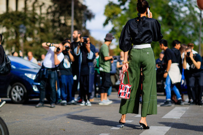 atmosphere details, back detail, black mules, black top, bracelet, detail, fashion week, frenchystyle, FW, giovanna battaglia, graphic bag, green pants, high heels, horizontal, jonathan paciullo, leather bag, leather belt, leather shoes, message, PARIS, PFW, red bag, SPRING SUMMER 2017, SS 17, street style, trousers, white belt, wide pants