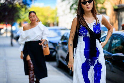 atmosphere details, detail, fashion week, frenchystyle, FW, horizontal, jonathan paciullo, NEW YORK, NYFW, printed dress, SPRING SUMMER 2018, SS 18, street style, sunglasses, tattoos, white dress