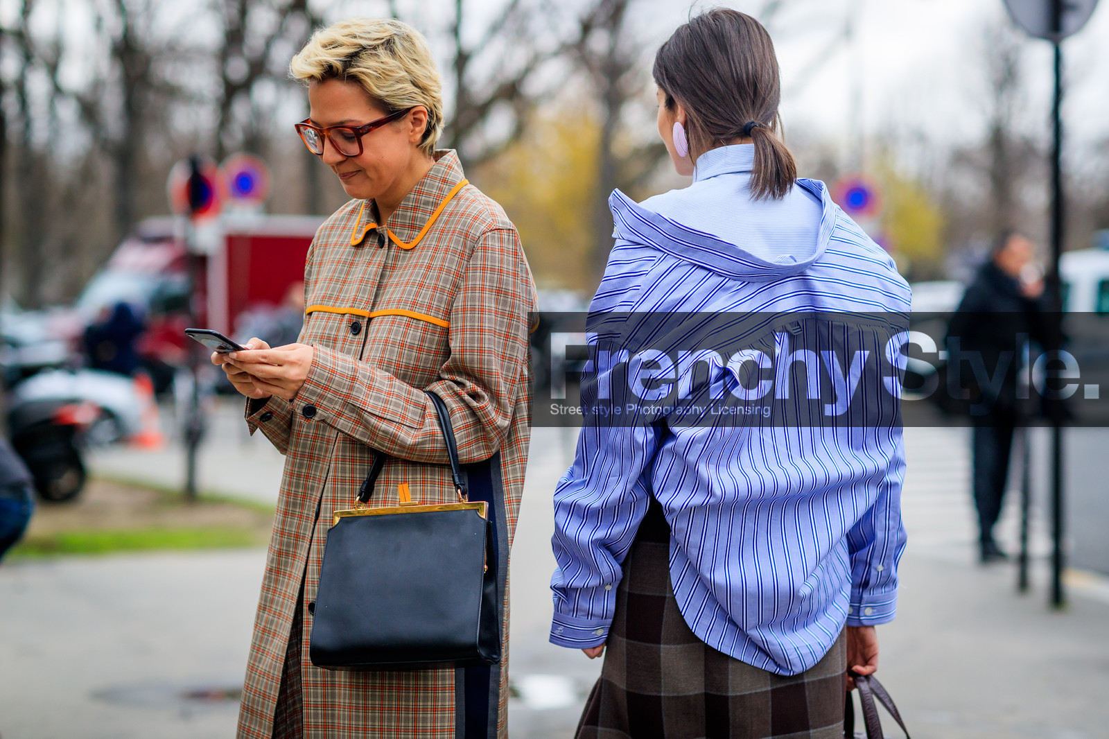 atmosphere details, AUTUMN WINTER 2017-2018, AW 17-18, back detail, balenciaga, black bag, blue shirt, brown jacket, brown skirt, checked jacket, checked skirt, detail, earrings, FALL WINTER 2017-2018, fashion week, frenchystyle, FW, FW 17-18, graphic jacket, graphic shirt, graphic skirt, high heels, horizontal, jonathan paciullo, leather bag, leather shoes, PARIS, PFW, plaid, printed jacket, printed shirt, printed skirt, street style, striped shirt, tartan, yellow shoes