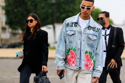 denim, blue jacket, light blue jacket, floral embroidered jacket, pink jacket, denim jacket, white sunglasses, versace sunglasses, letter embroidered jacket, fashion week, frenchystyle, FW, jonathan paciullo, street style, PFW, PARIS, SPRING SUMMER 2022, SS 22, horizontal, atmosphere details, detail