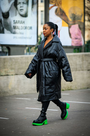 puffed coat, black coat, black boots, bottega veneta boots, strass earrings, pony tail, rajni jacques, fashion week, frenchystyle, FW, jonathan paciullo, street style, AUTUMN WINTER 2022-2023, FALL WINTER 2022_2023, FW 22-23, PFW, PARIS, vertical, full length