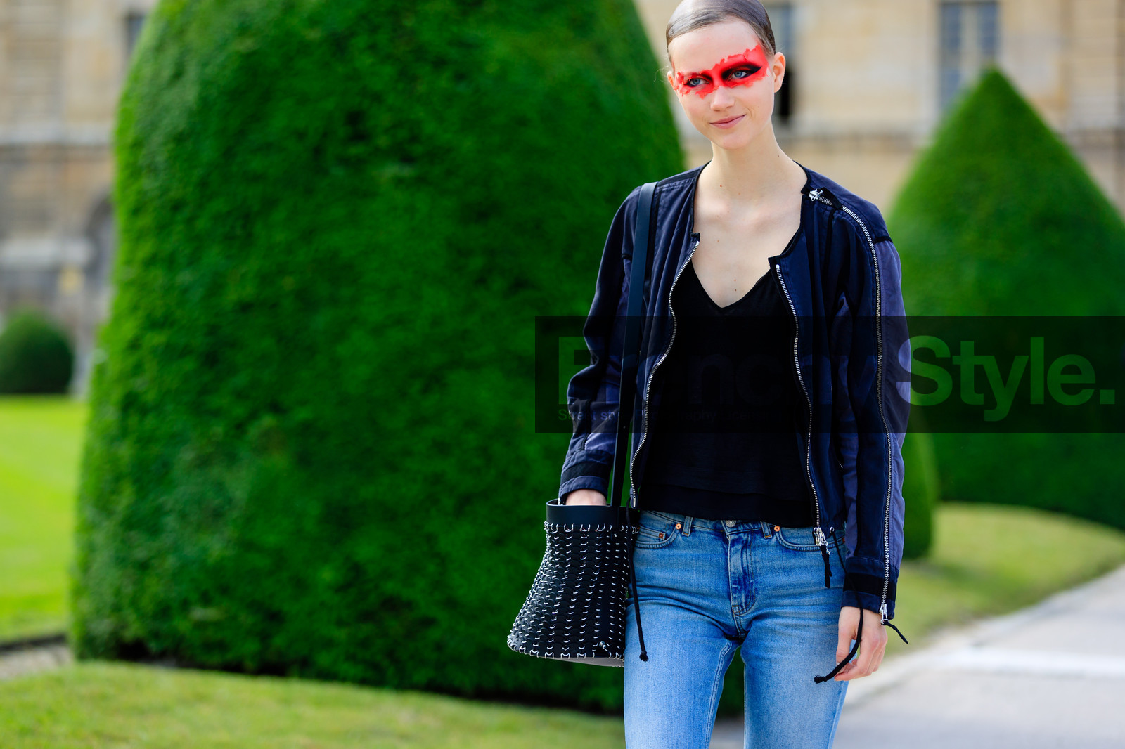 atmosphere details, AUTUMN WINTER 2016-2017, AW 16-17, black bag, black top, blue denim, blue jacket, denim pants, detail, embroidered bag, face painting, FALL WINTER 2016-2017, fashion week, frenchystyle, FW, FW 16-17, HAUTE COUTURE, horizontal, jeans, jonathan paciullo, julie hoomans, leather bag, MENSWEAR, model, PARIS, PFW, pulled back hair, stains, street style, trousers