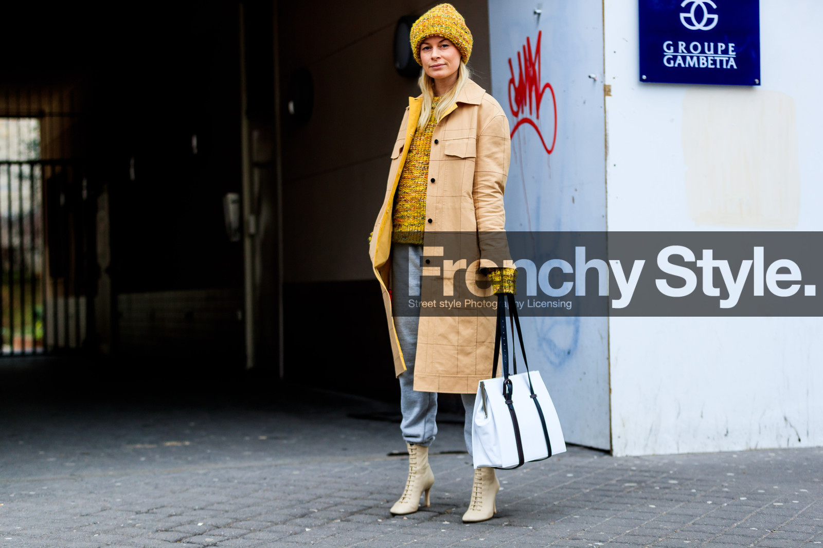 beige boots, beige coat, black and white bag, checked, céline, graphic jacket, grey pants, high heels, leather bag, leather shoes, plaid, printed jacket, sweatpants, trousers, yellow beanie, yellow sweater, street style, jonathan paciullo, FW, frenchystyle, fashion week, PFW, PARIS, AUTUMN WINTER 2018-2019, FALL WINTER 2018-2019, FW 18-19, horizontal, atmosphere details, full length, thora valdimars