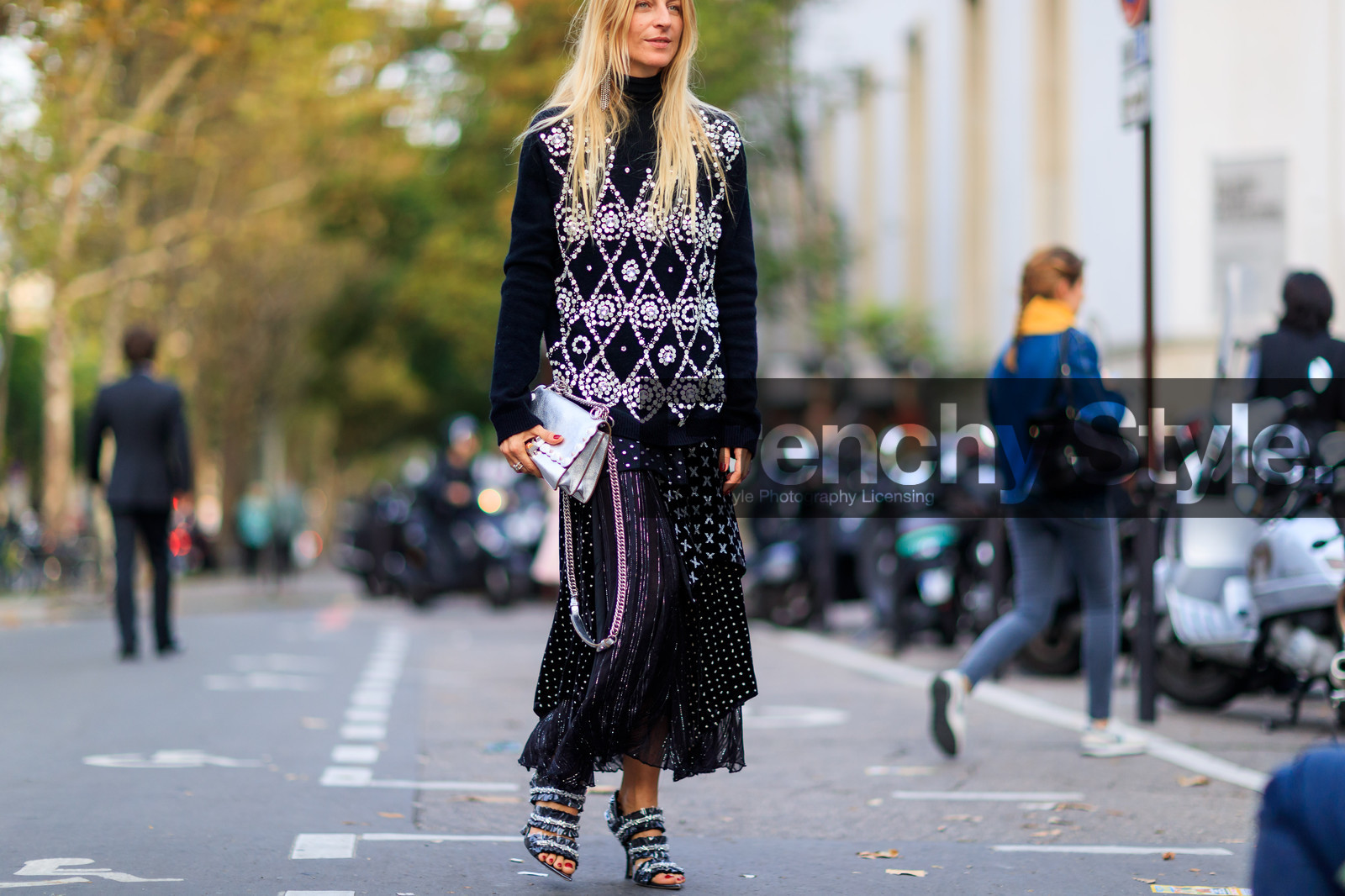 atmosphere details, black and white shoes, black shoes, black sweater, detail, embroidered shoes, embroidered sweater, fashion week, frenchystyle, FW, graphic skirt, high heels, horizontal, jonathan paciullo, leather bag, leather shoes, long hair, PARIS, PFW, pleated skirt, printed skirt, sequined sweater, shiny bag, silver bag, SPRING SUMMER 2018, SS 18, street style, ada kokosar