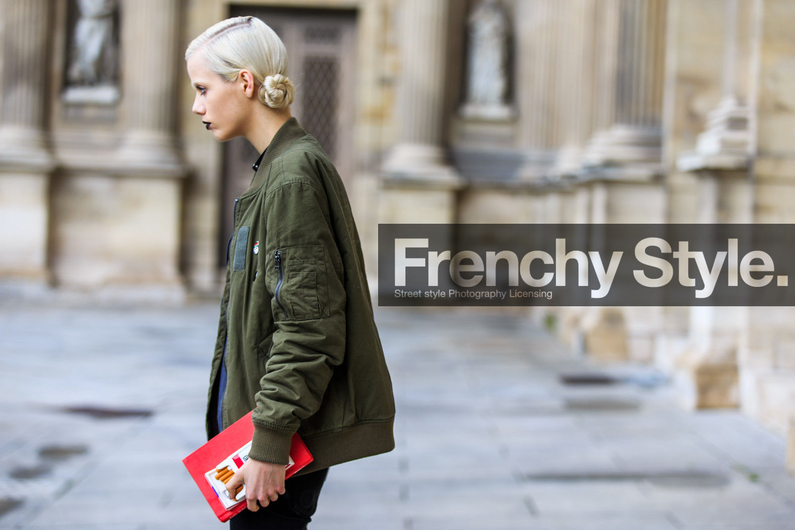 atmosphere details, AUTUMN WINTER 2016-2017, AW 16-17, black lips, bomber jacket, detail, embroidered jacket, FALL WINTER 2016-2017, fashion week, frenchystyle, FW, FW 16-17, green jacket, horizontal, iphone, jonathan paciullo, kaki jacket, marjan jonkman, model, PARIS, PFW, street style
