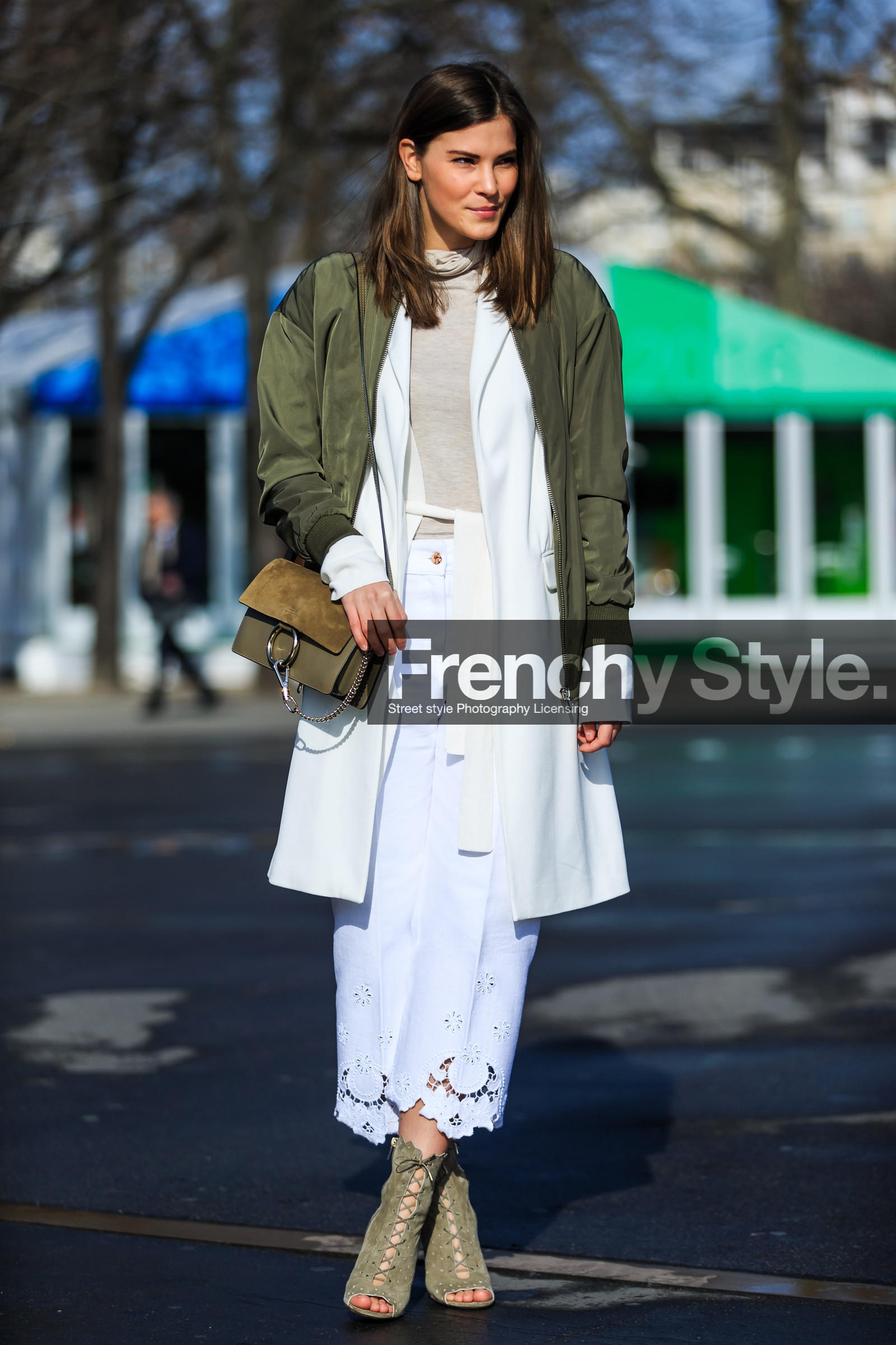 AUTUMN WINTER 2016-2017, AW 16-17, beige boots, beige knit, bomber jacket, chloe, FALL WINTER 2016-2017, fashion week, frenchystyle, full length, FW, FW 16-17, green bag, green jacket, high heels, jonathan paciullo, kaki bag, kaki jacket, lace up shoes, leather bag, PARIS, PFW, street style, suede shoes, trousers, vertical, white jacket, white pants