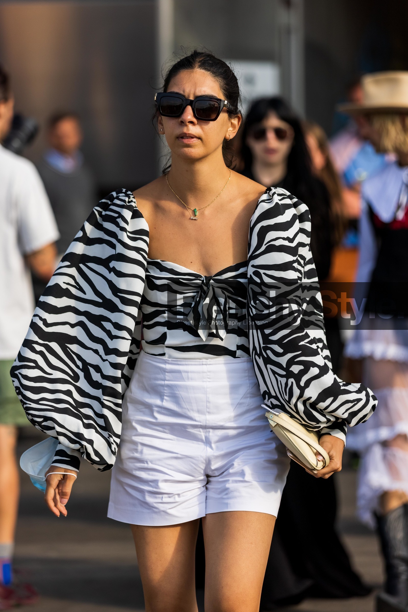animal print, bag, ballon sleeves, beige bag, bicolor top, black and white, black sunglasses, oversized sleeves, print, printed top, short, sunglasses, top, white short, zebra print, fashion week, frenchystyle, FW, jonathan paciullo, street style, CPHFW, COPENHAGEN, SS 22, SPRING SUMMER 2022, vertical, atmosphere details